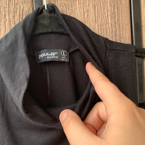 Black Sleeveless Turtleneck Crop Top - Picture 5 of 8